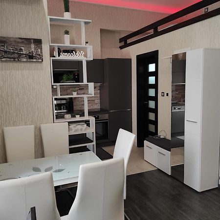 Corvinus Apartman Budapeste Exterior foto
