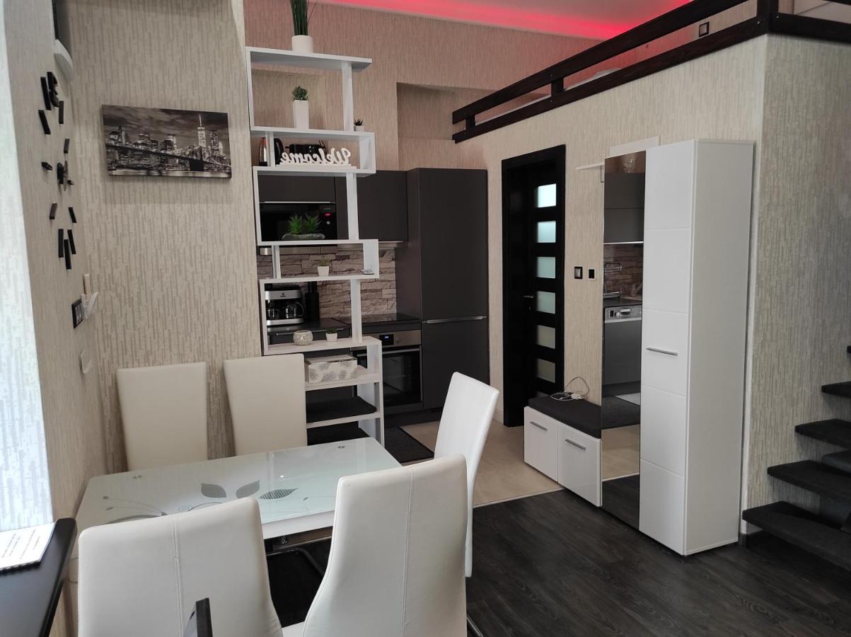 Corvinus Apartman Budapeste Exterior foto