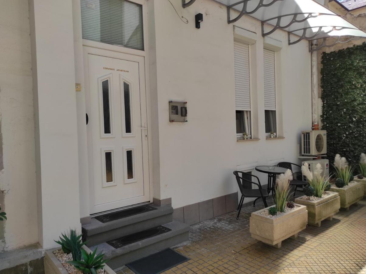 Corvinus Apartman Budapeste Exterior foto
