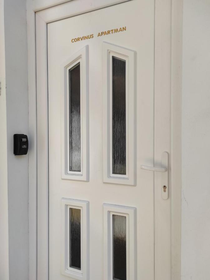 Corvinus Apartman Budapeste Exterior foto