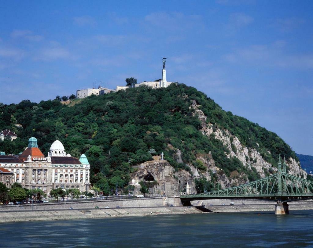 Corvinus Apartman Budapeste Exterior foto